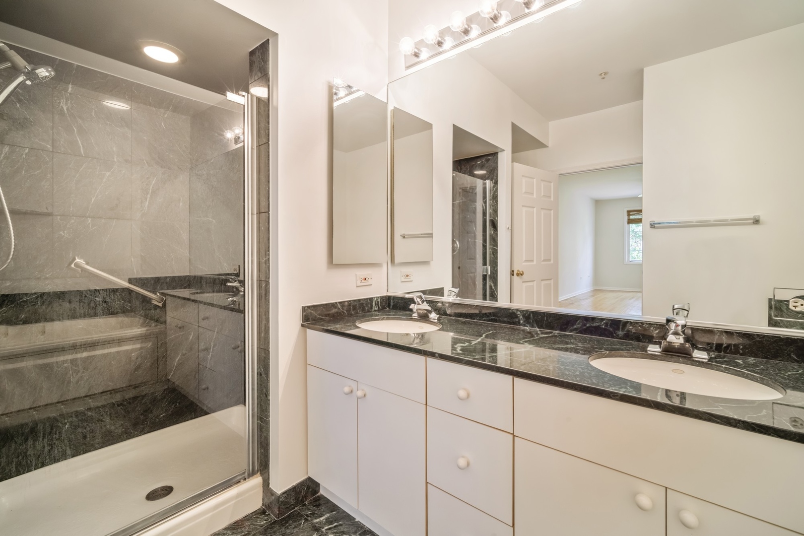 7416 N Lincoln Avenue N Unit: B