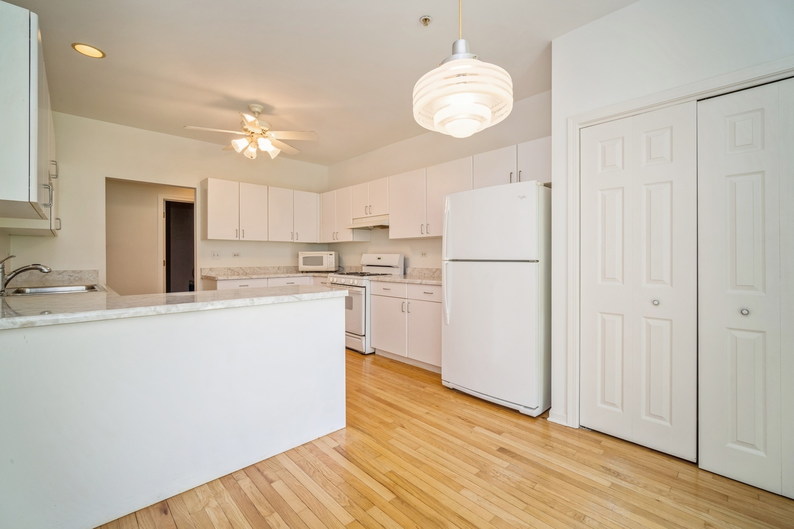7416 N Lincoln Avenue N Unit: B