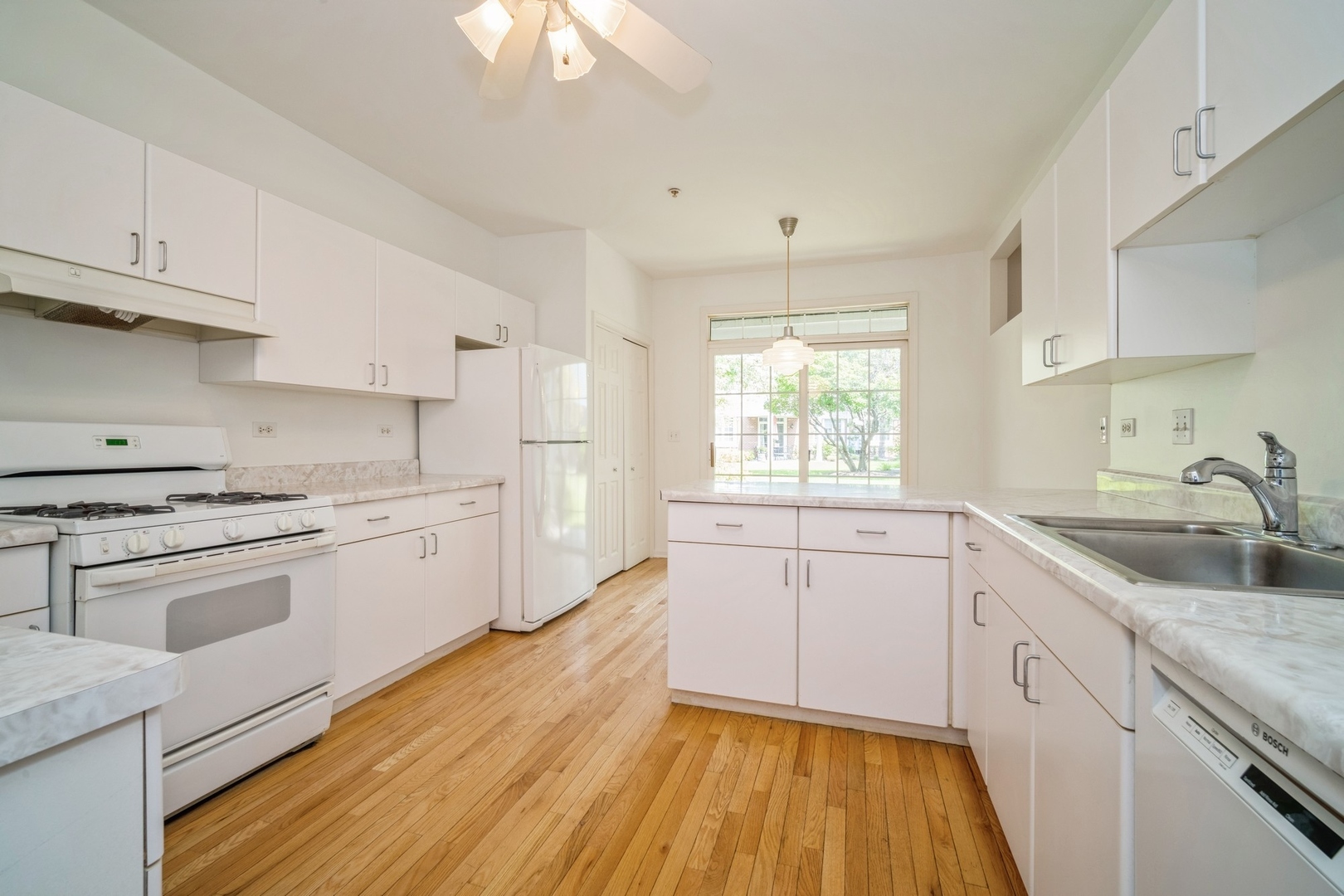 7416 N Lincoln Avenue N Unit: B