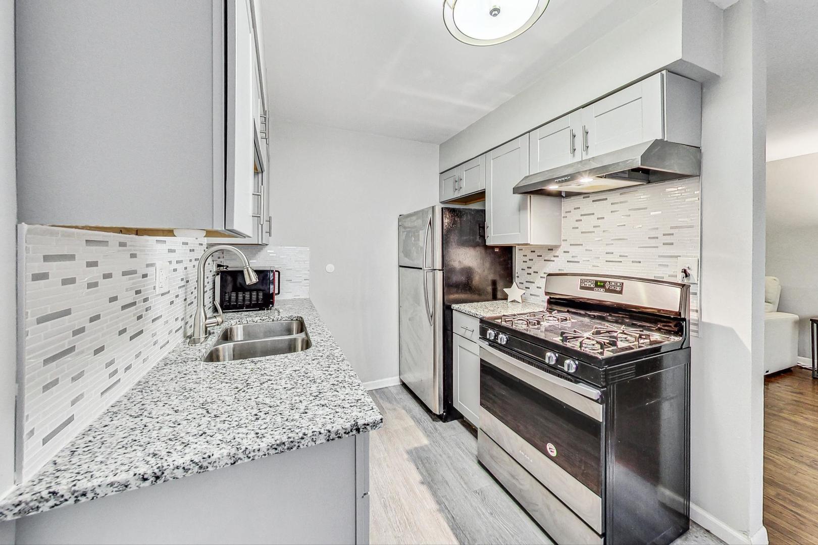 1441 W Farwell Avenue Unit: 3B