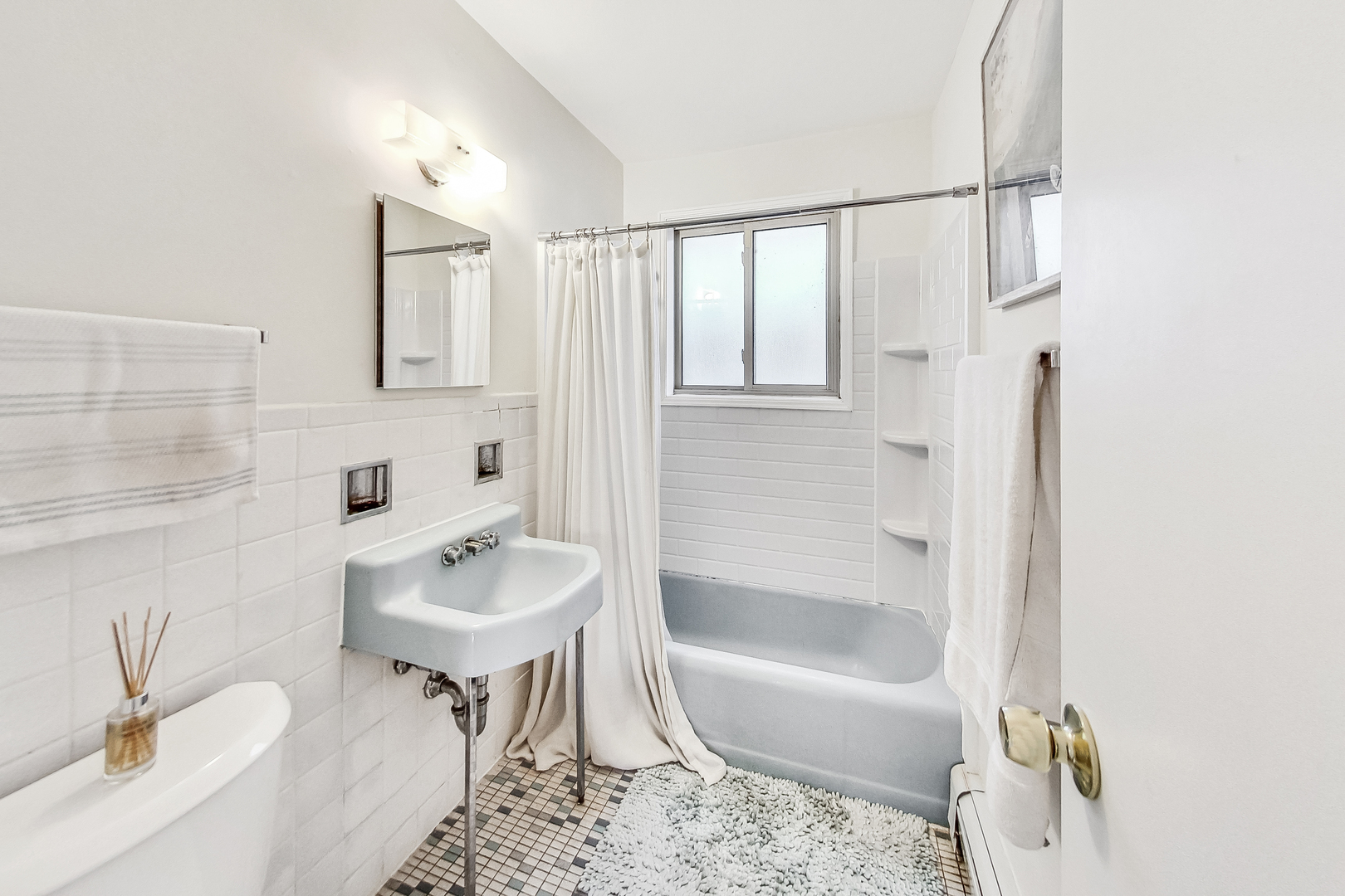 707 Hinman Avenue Unit: 2C