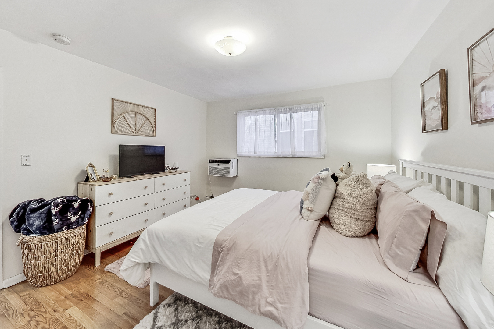 707 Hinman Avenue Unit: 2C