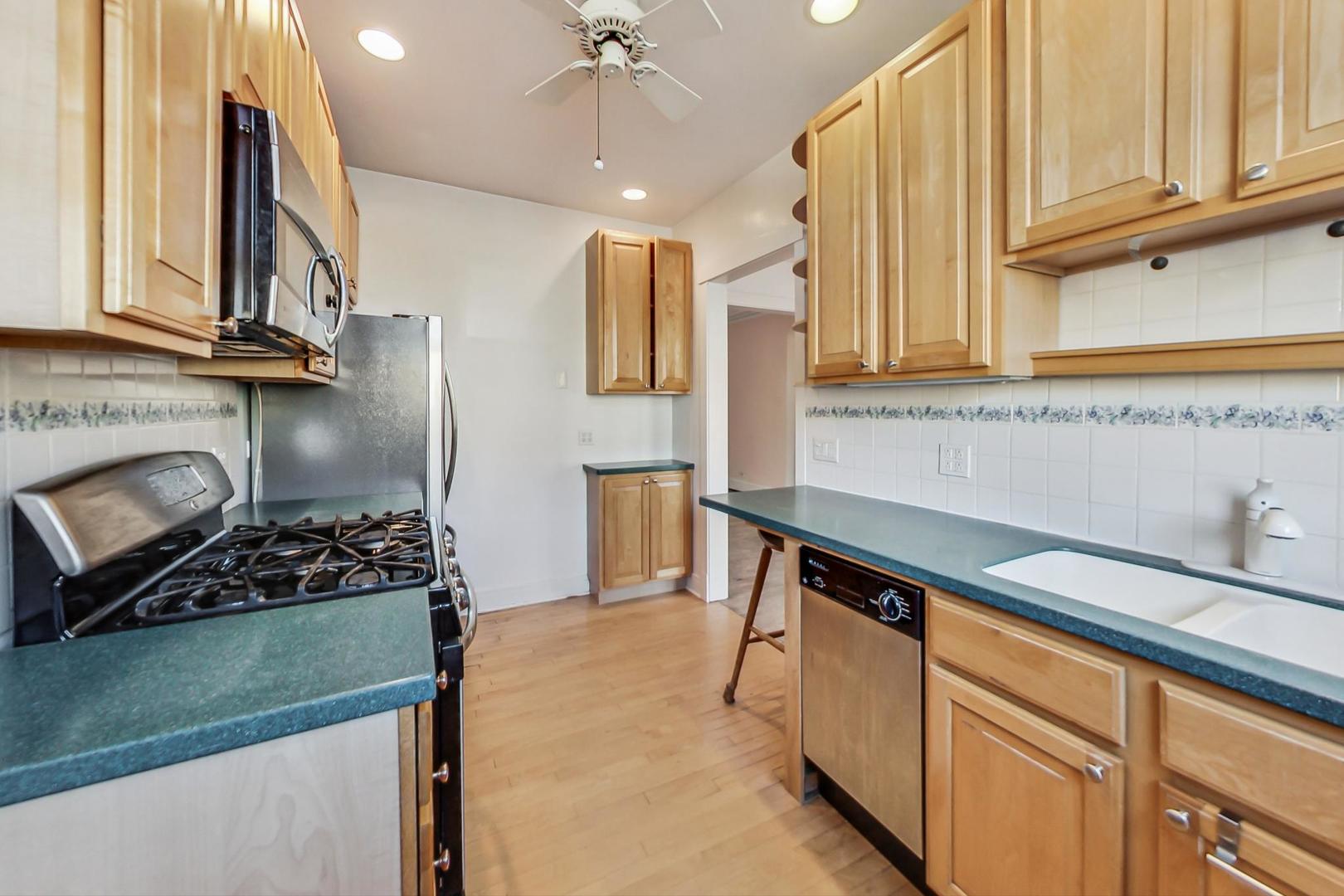 828 Michigan Avenue Unit: D3