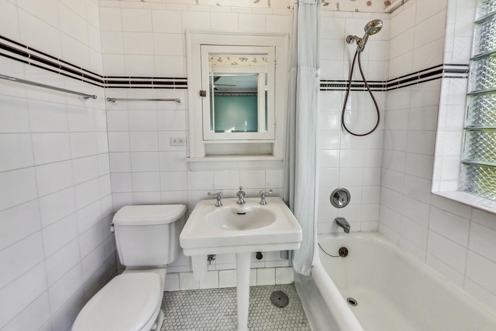 828 Michigan Avenue Unit: D3