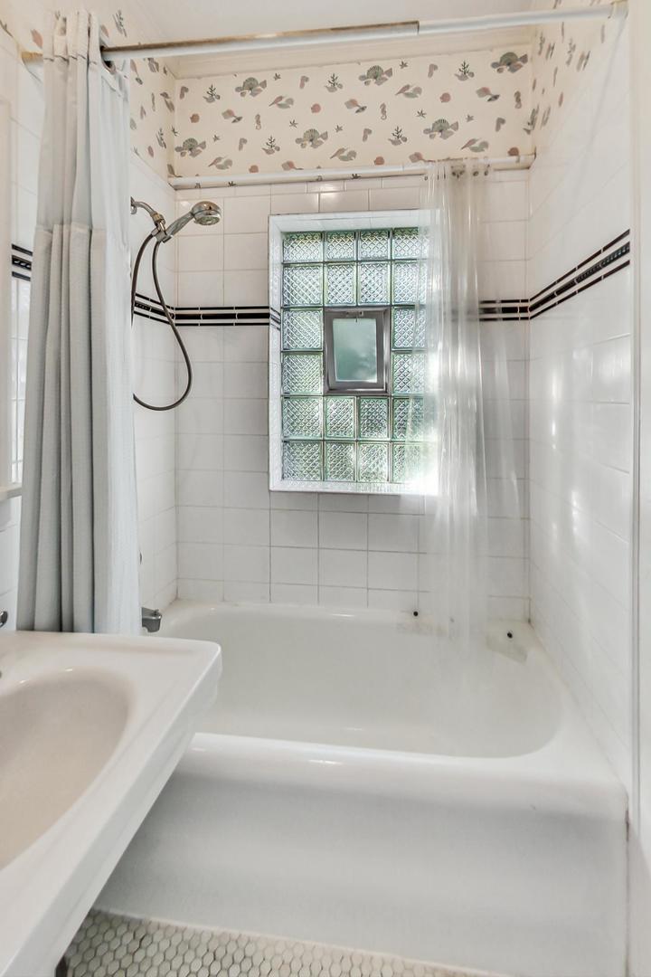 828 Michigan Avenue Unit: D3