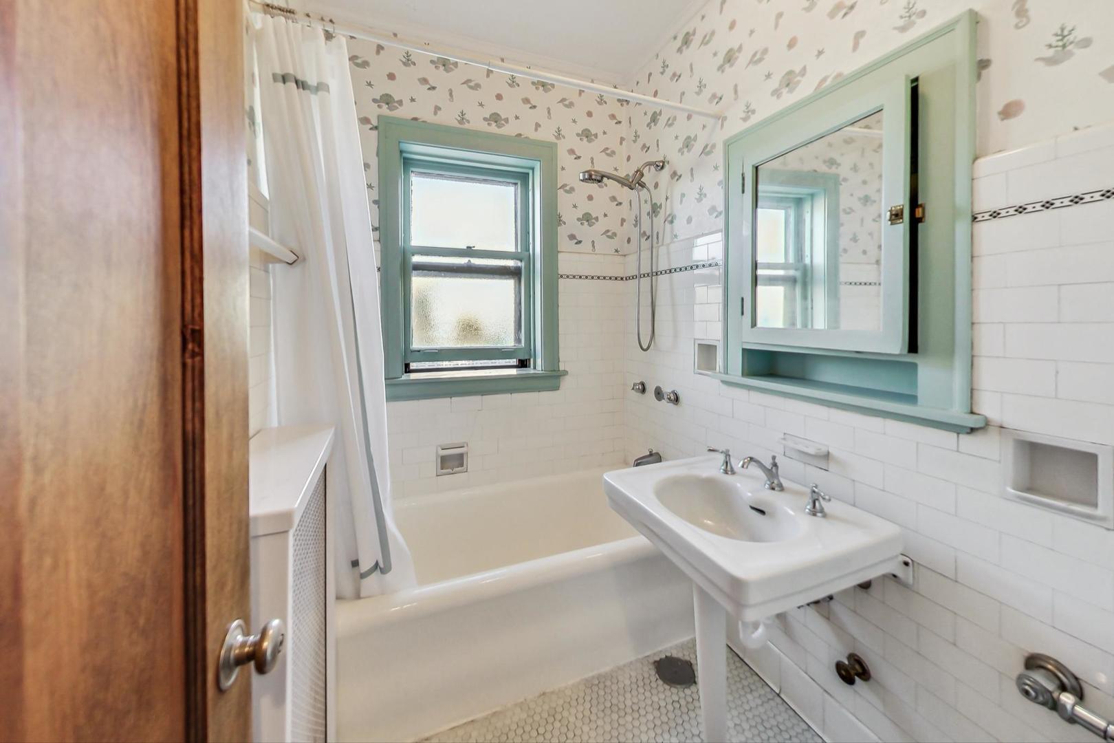 828 Michigan Avenue Unit: D3