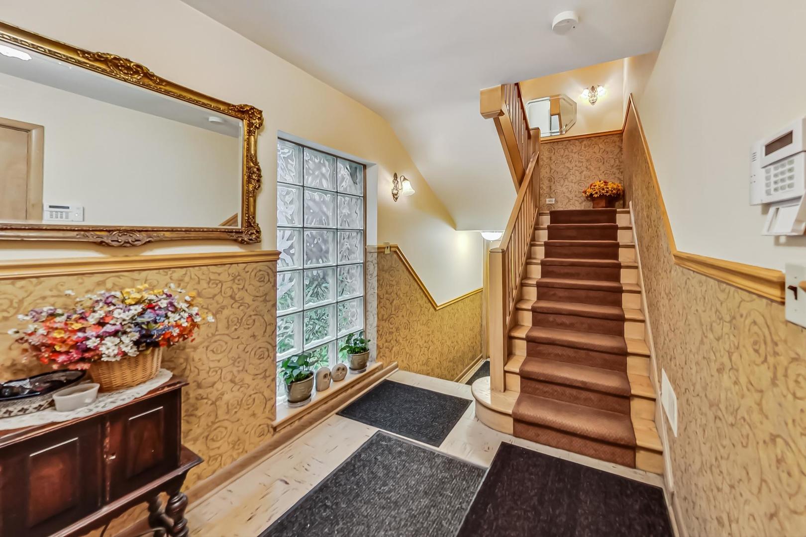 1106 Hull Terrace Unit: 2