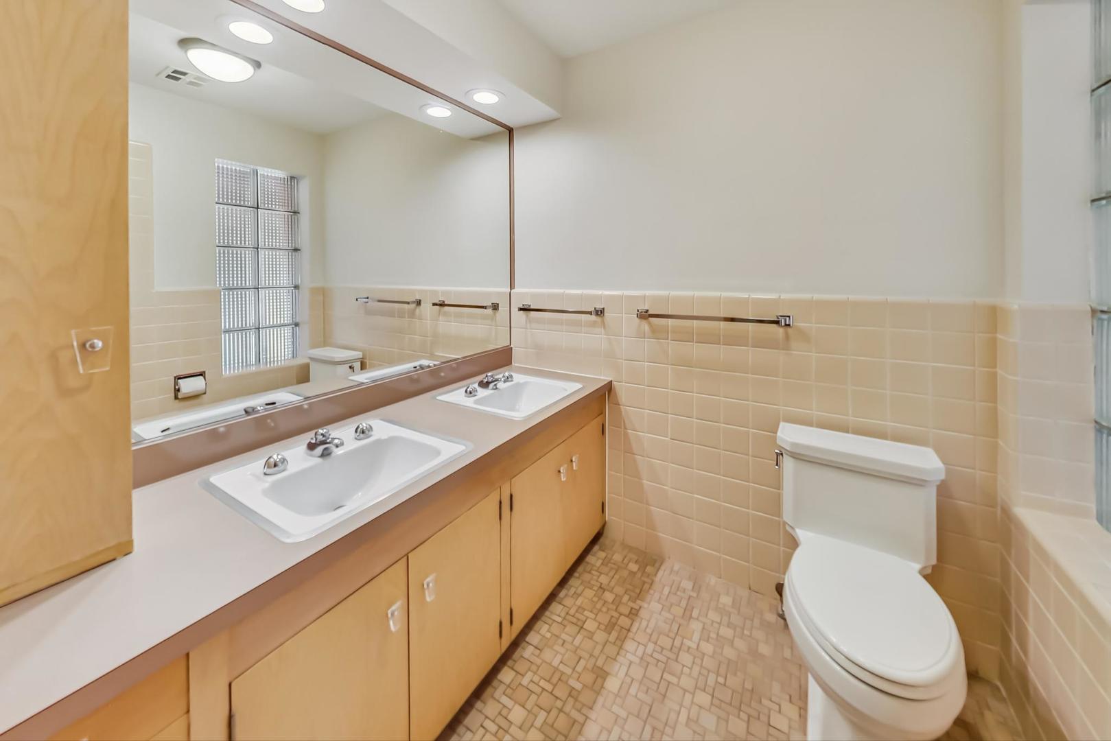 1106 Hull Terrace Unit: 2