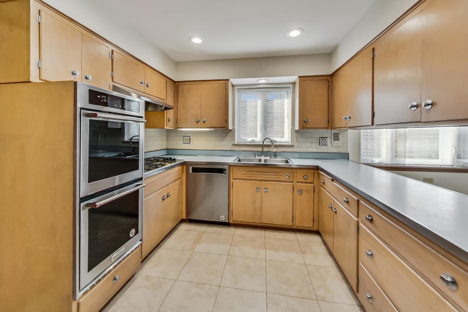 1106 Hull Terrace Unit: 2