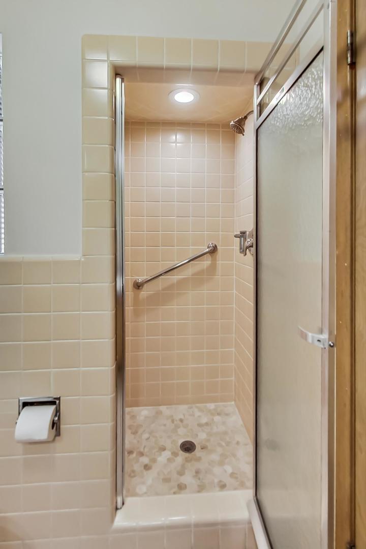 1106 Hull Terrace Unit: 2