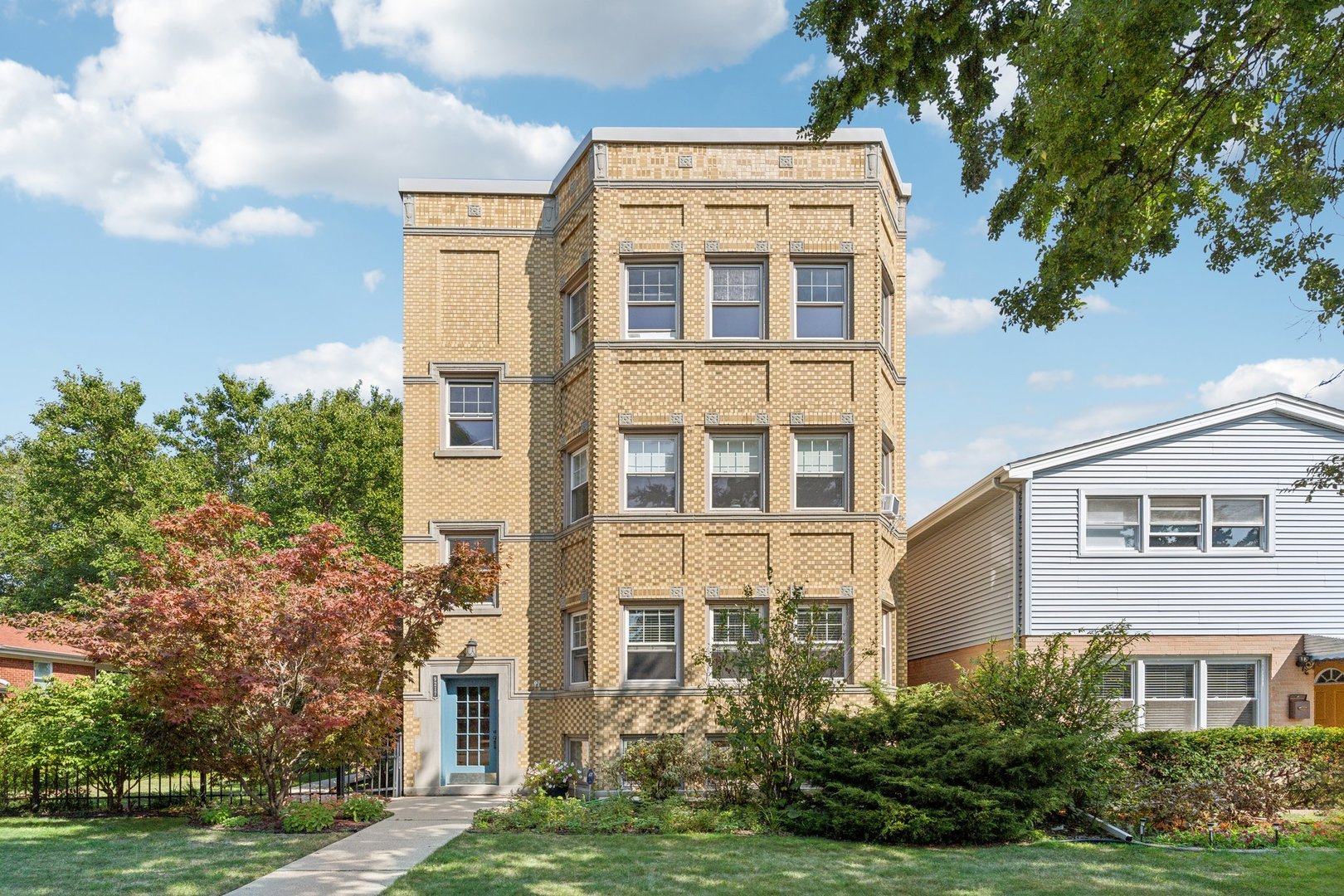 9217 Ewing Avenue Unit: 201