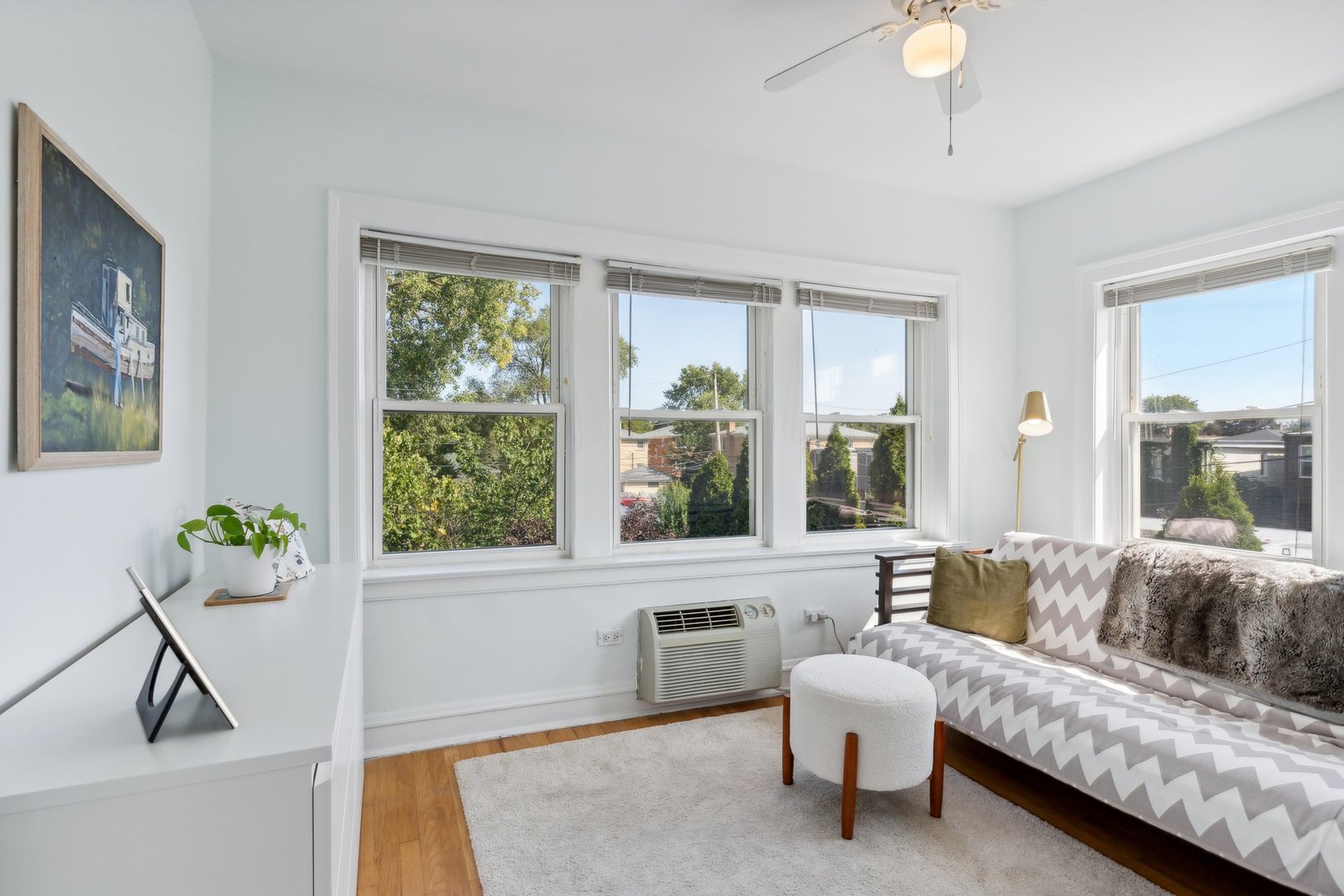 9217 Ewing Avenue Unit: 201