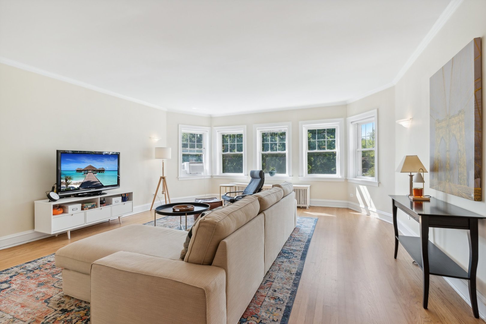 9217 Ewing Avenue Unit: 201