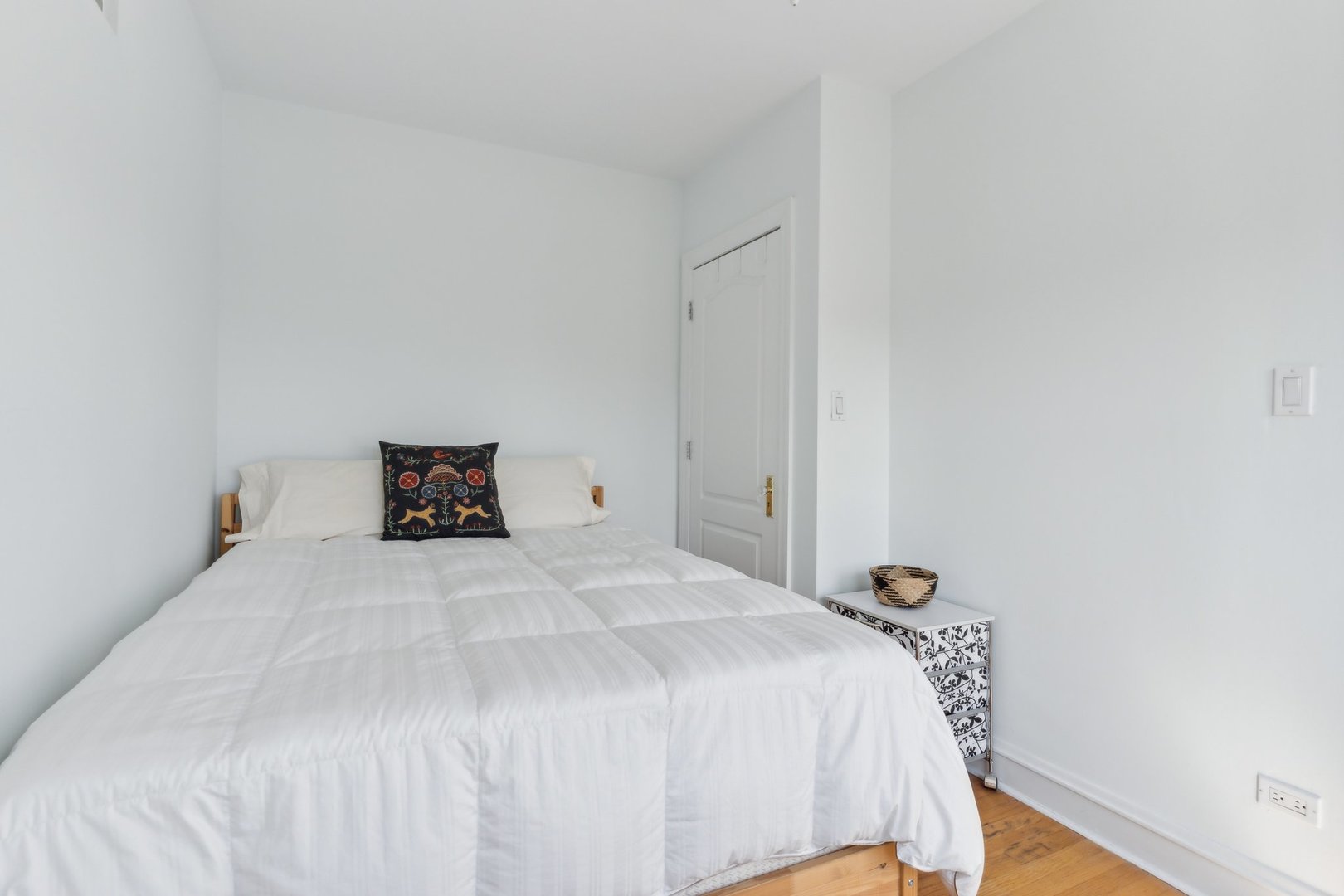9217 Ewing Avenue Unit: 201