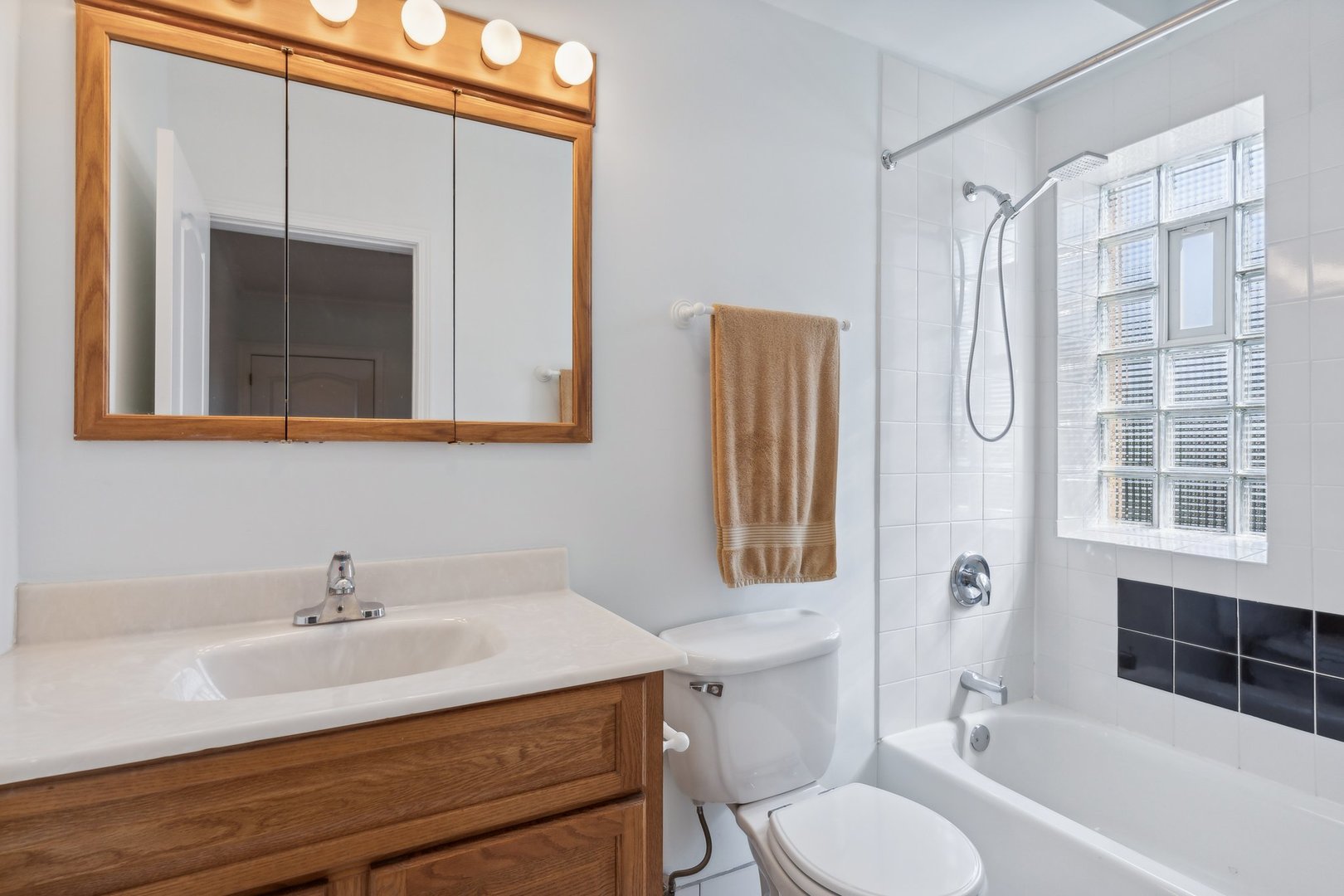 9217 Ewing Avenue Unit: 201