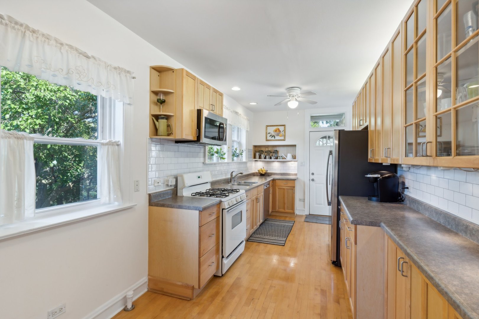 9217 Ewing Avenue Unit: 201
