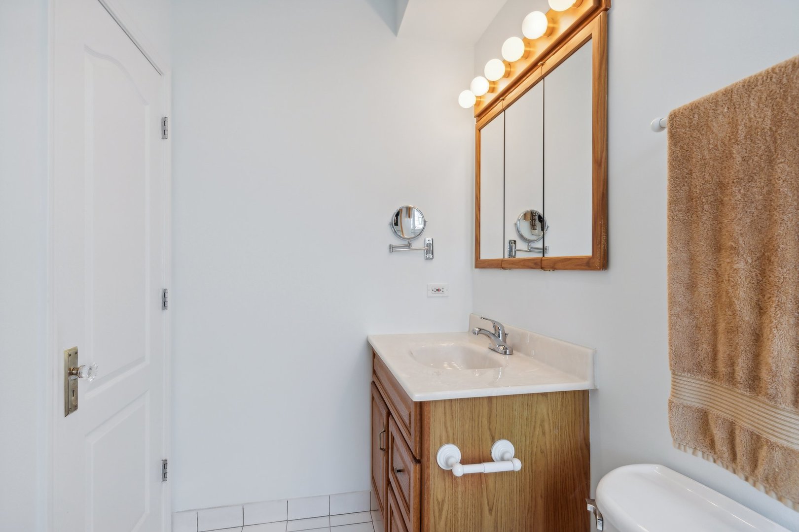 9217 Ewing Avenue Unit: 201