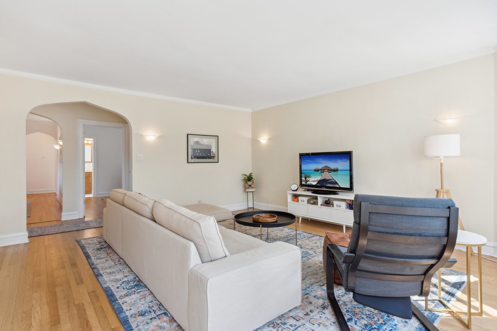 9217 Ewing Avenue Unit: 201
