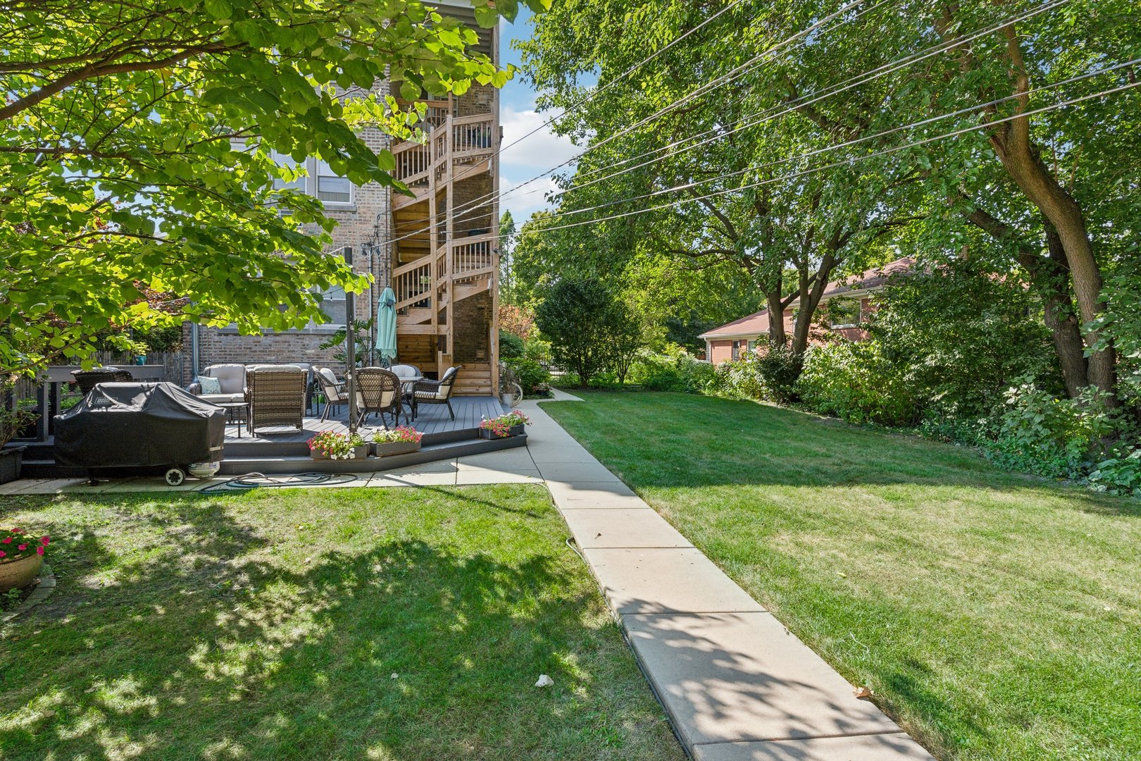 9217 Ewing Avenue Unit: 201