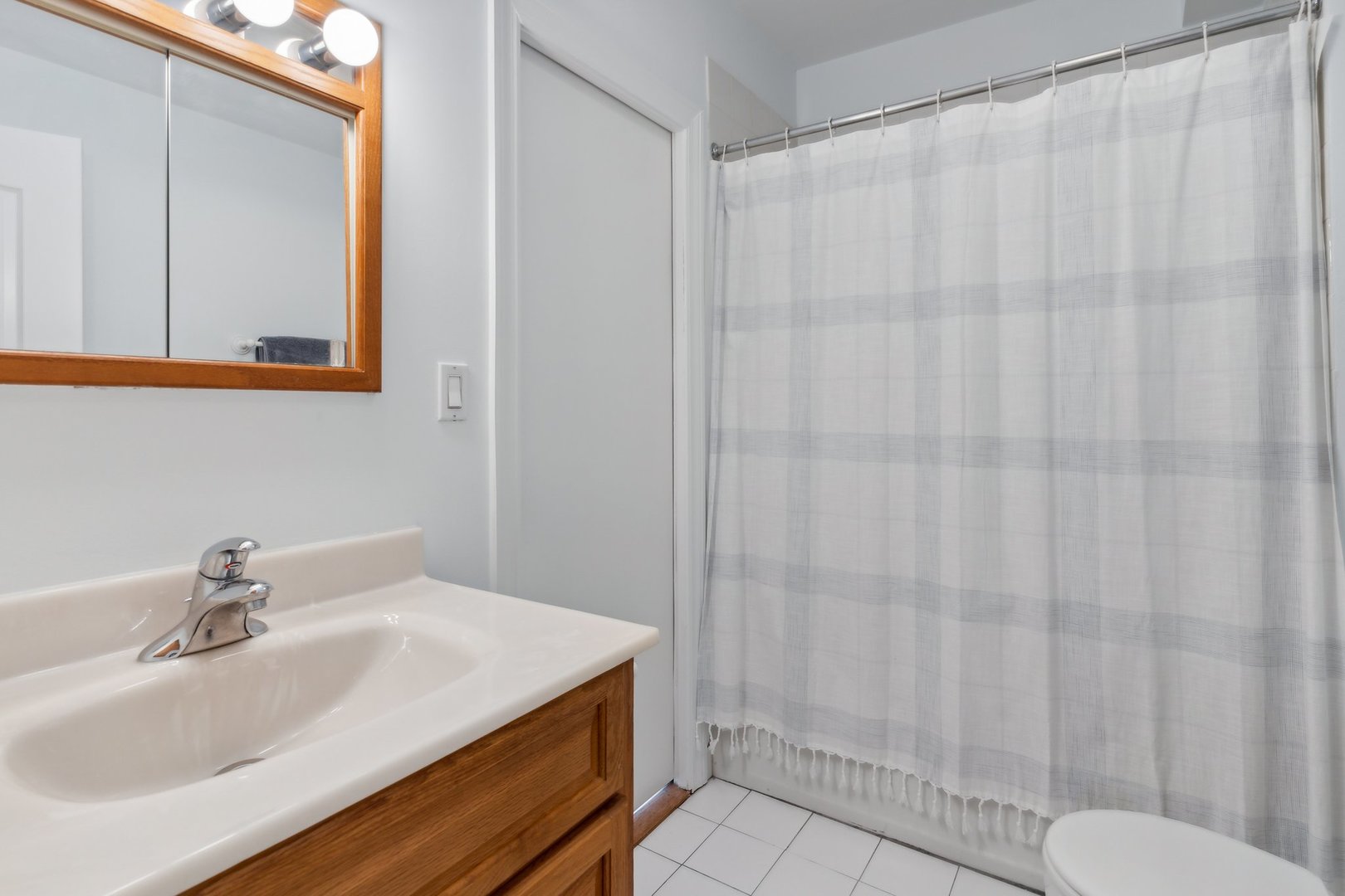 9217 Ewing Avenue Unit: 201