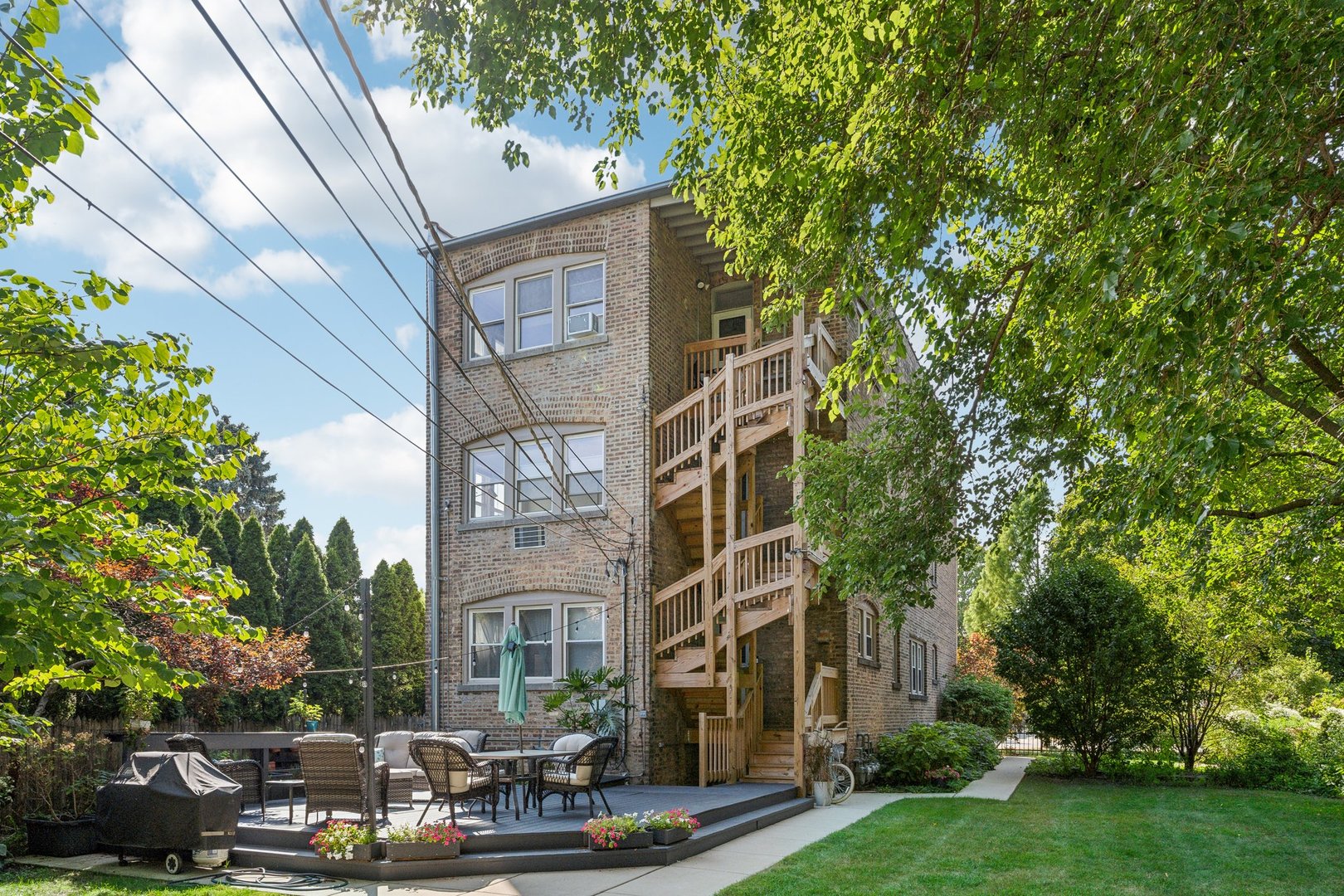 9217 Ewing Avenue Unit: 201