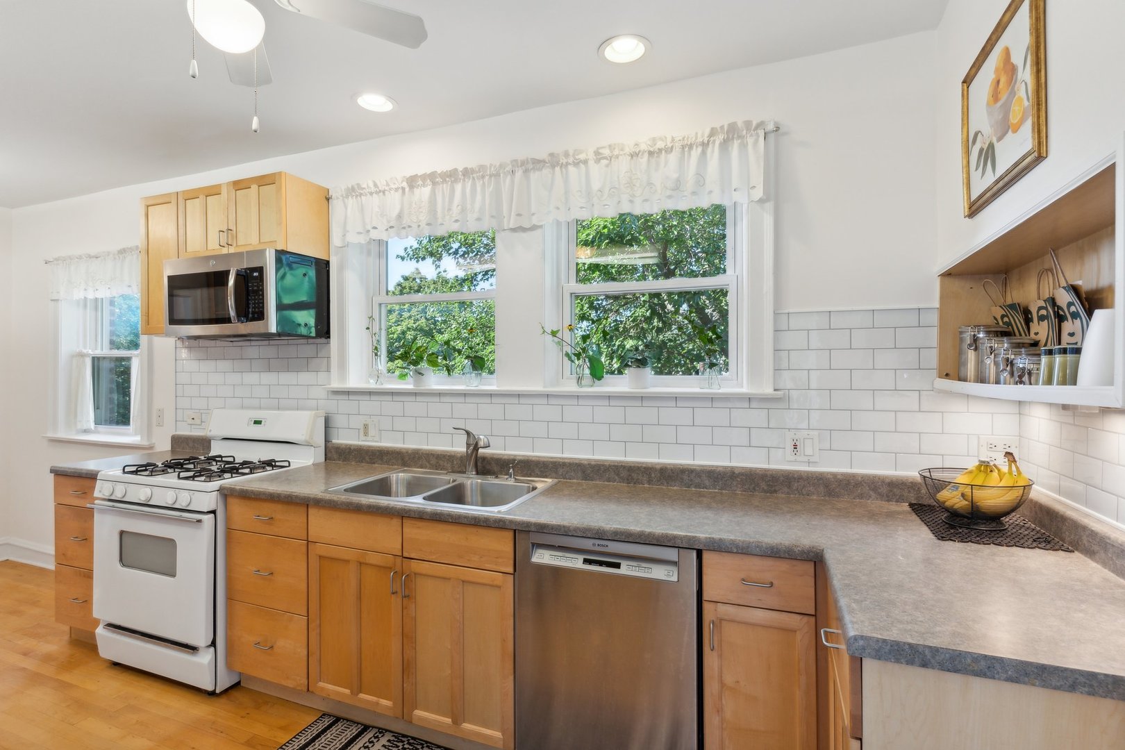 9217 Ewing Avenue Unit: 201