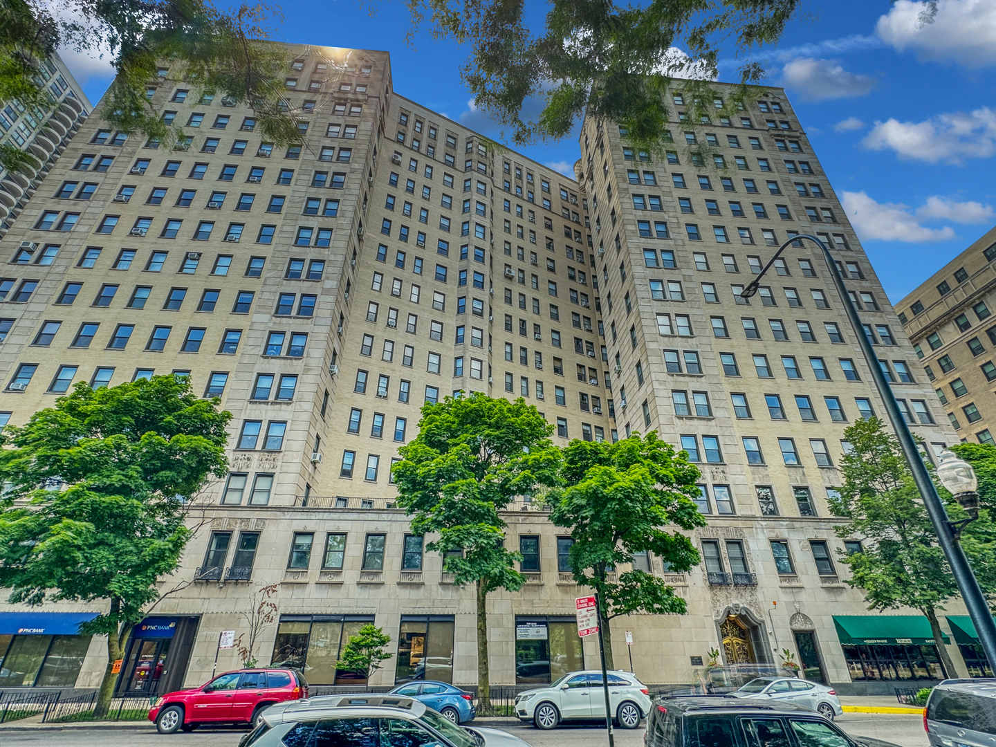 2000 N Lincoln Park West Unit: 515