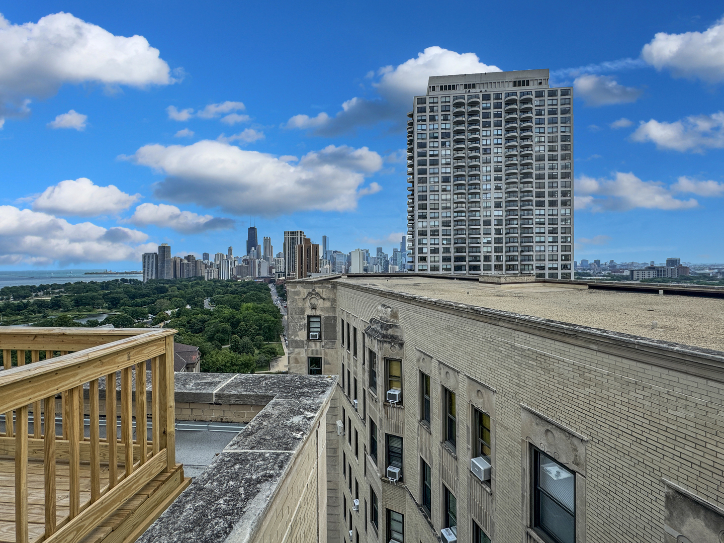 2000 N Lincoln Park West Unit: 515