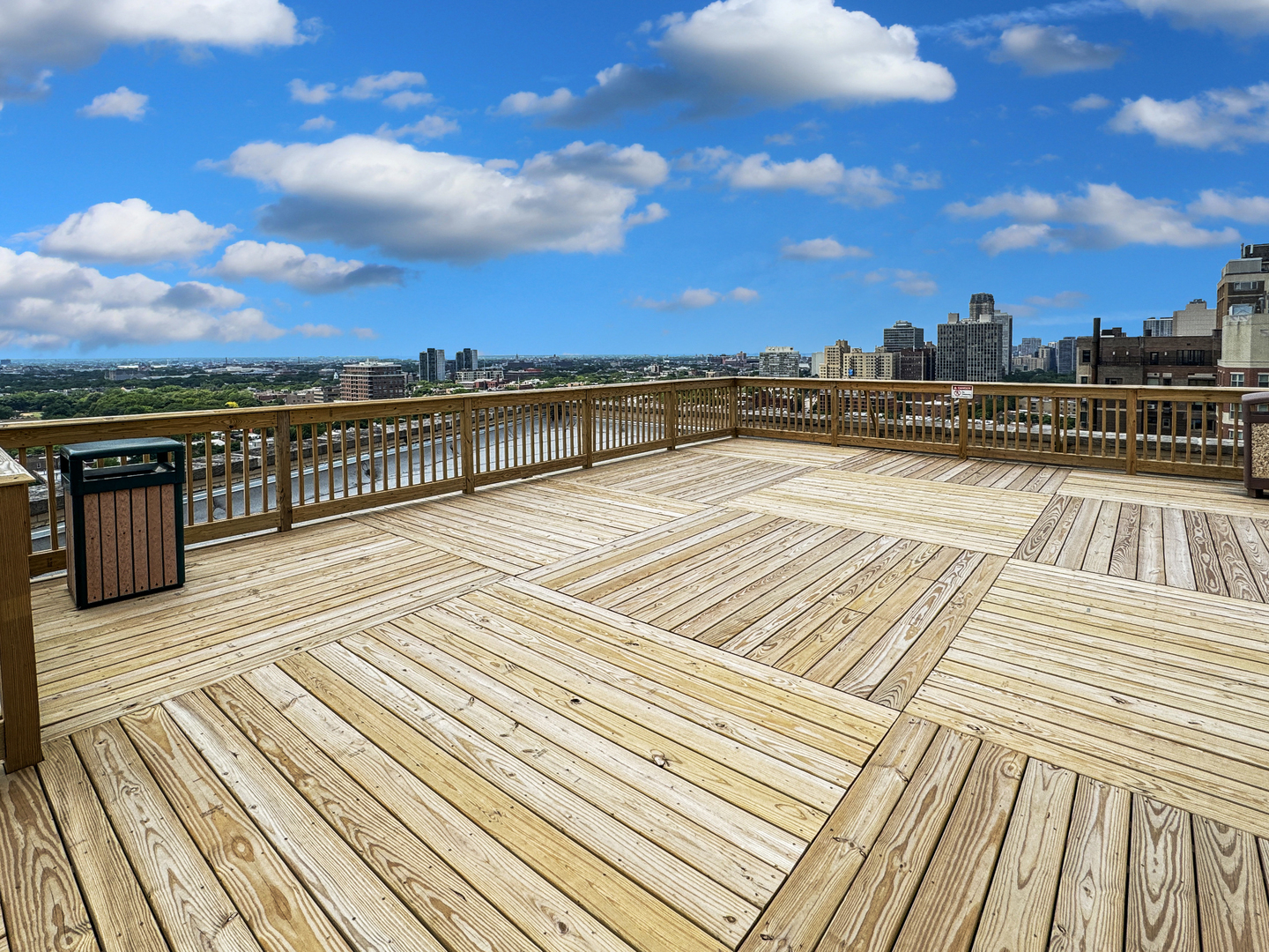 2000 N Lincoln Park West Unit: 515