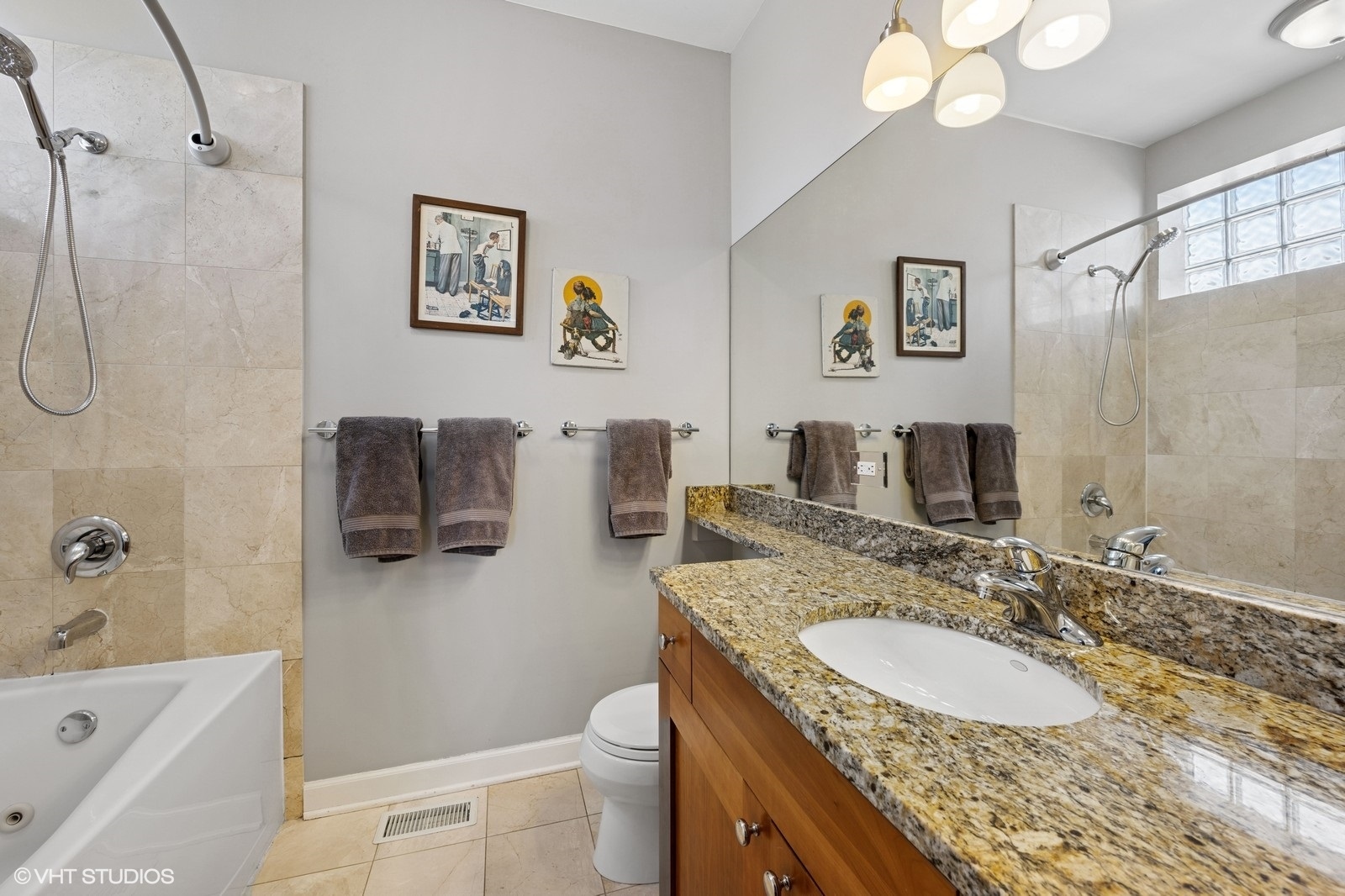 1512 W Victoria Street Unit: 3