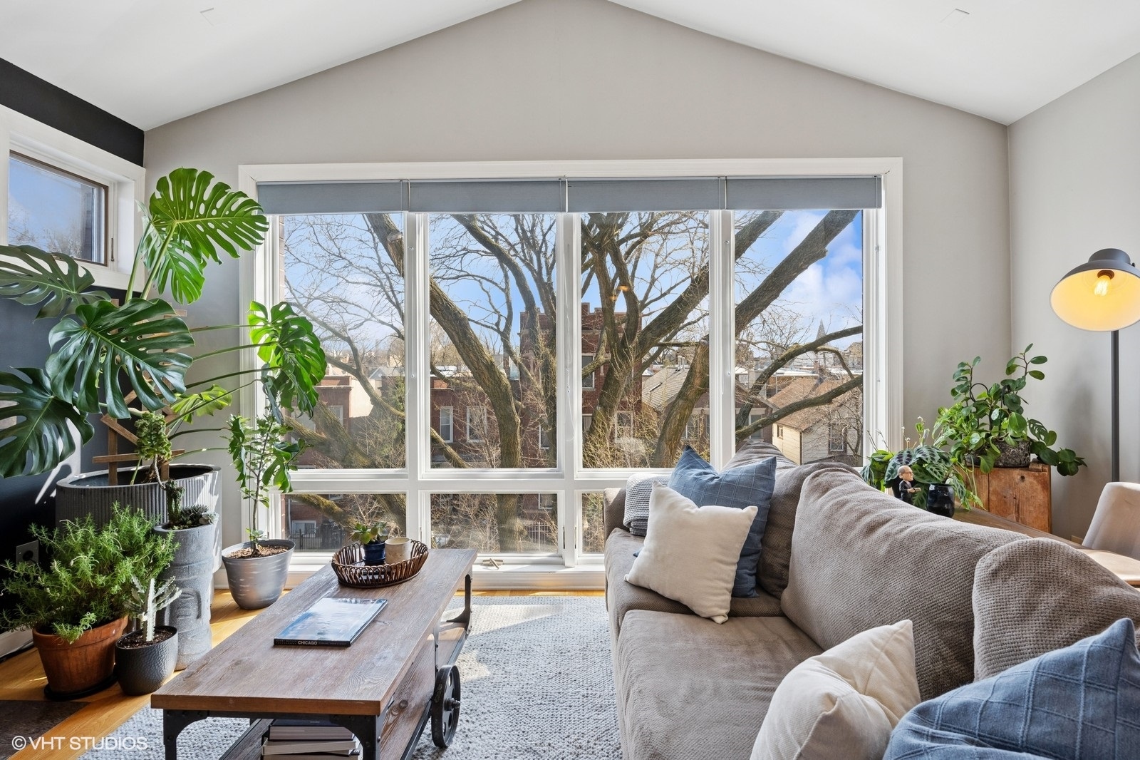 1512 W Victoria Street Unit: 3