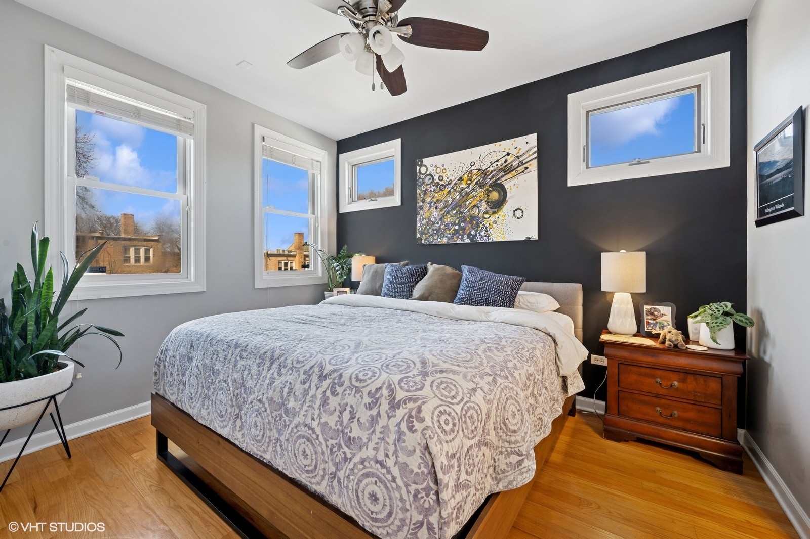 1512 W Victoria Street Unit: 3