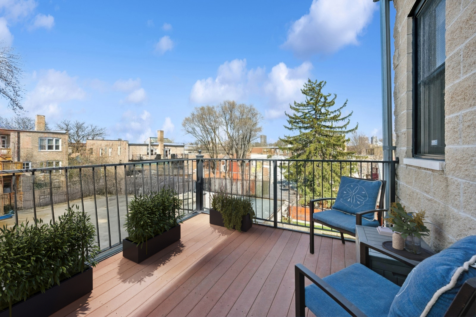 1512 W Victoria Street Unit: 3