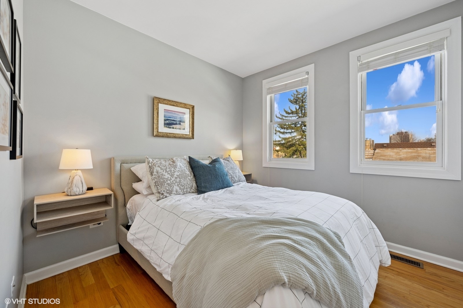 1512 W Victoria Street Unit: 3