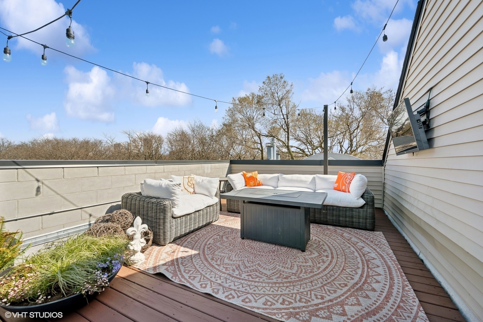 1512 W Victoria Street Unit: 3