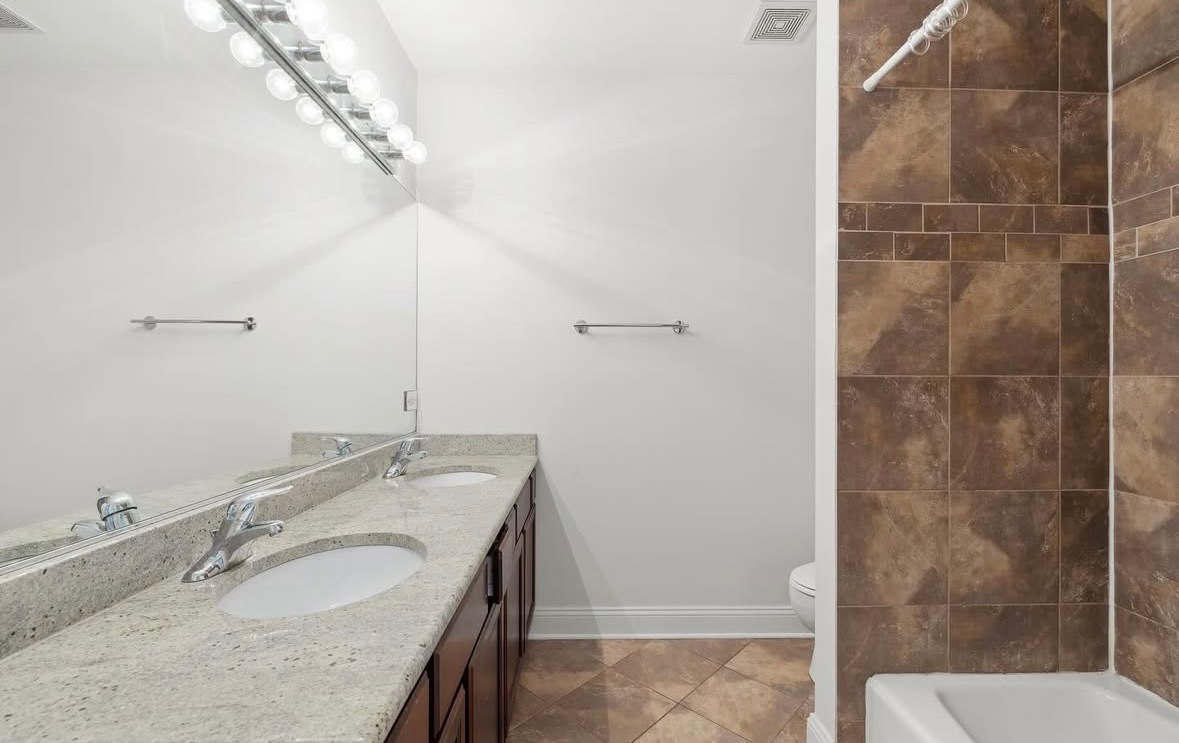 548 E 50th Street Unit: 3