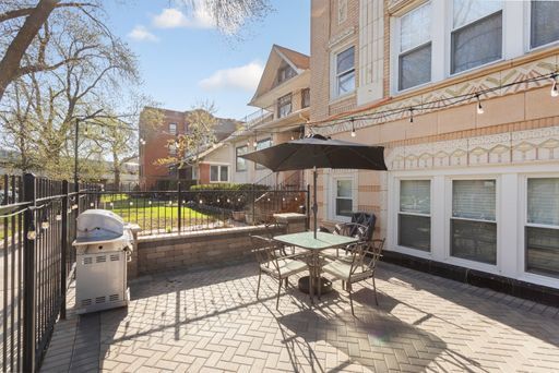 1521 W Sherwin Avenue Unit: 603
