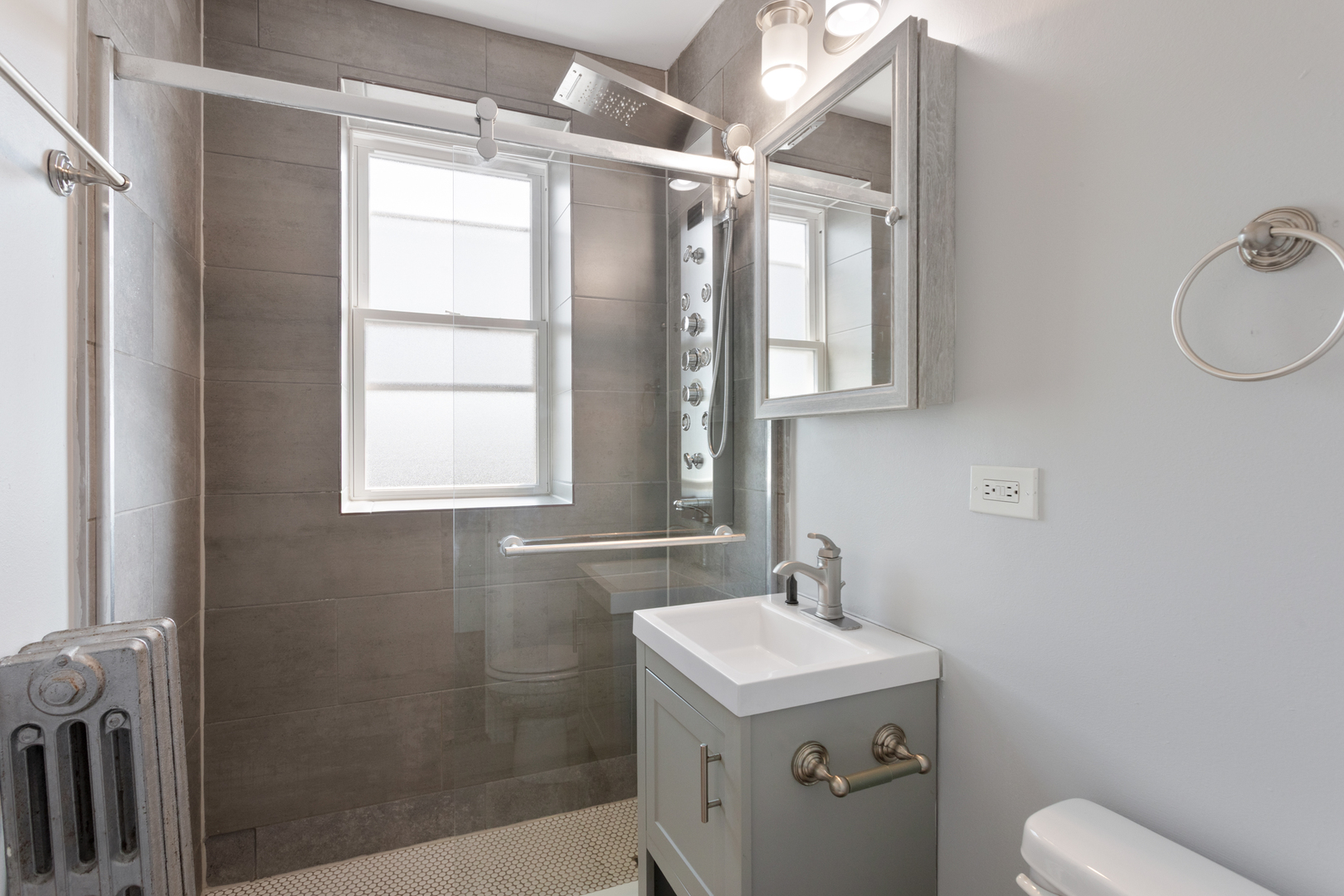 1521 W Sherwin Avenue Unit: 603
