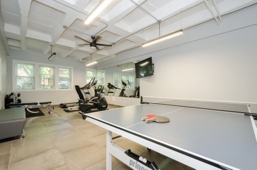 1521 W Sherwin Avenue Unit: 603