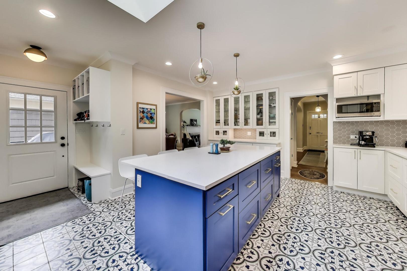 2747 Garrison Avenue