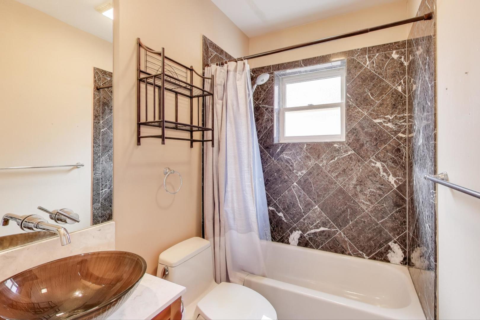 2224 W Touhy Avenue Unit: 3N