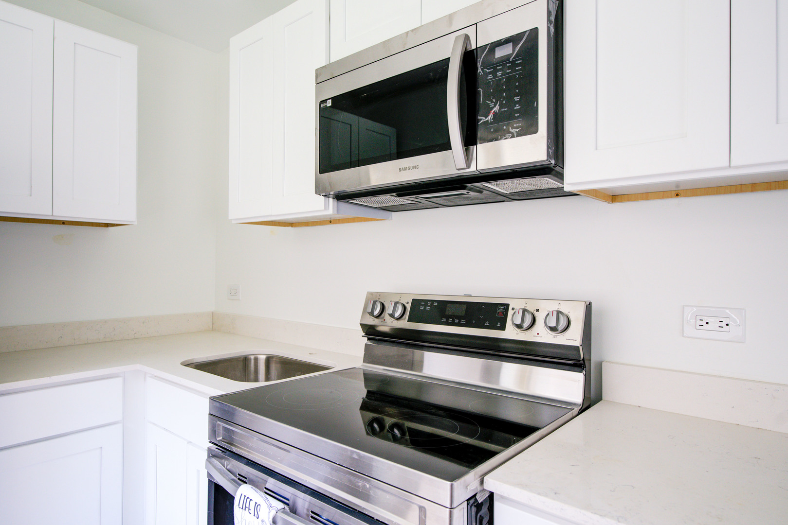 7250 N Western Avenue Unit: 306