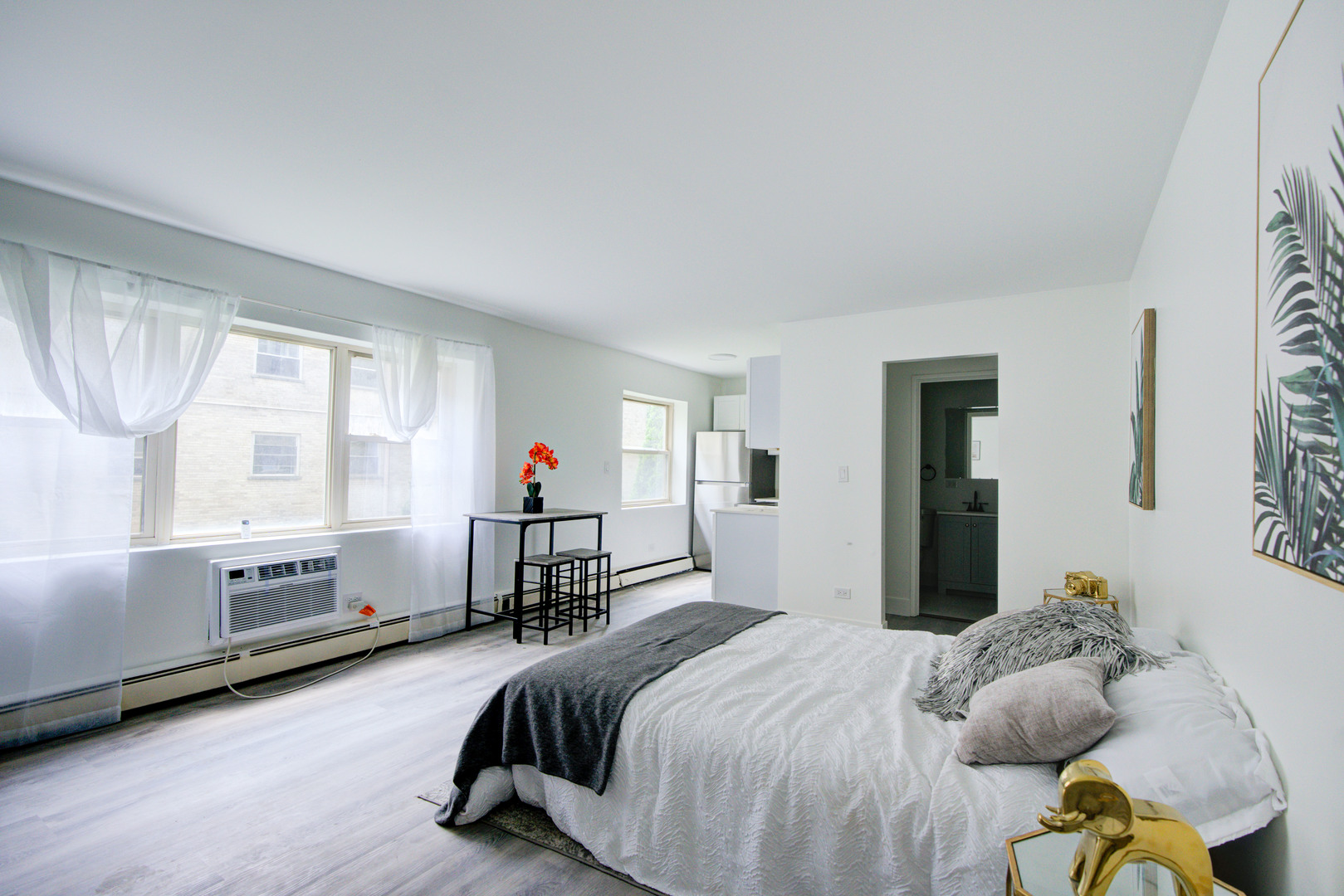 7250 N Western Avenue Unit: 306