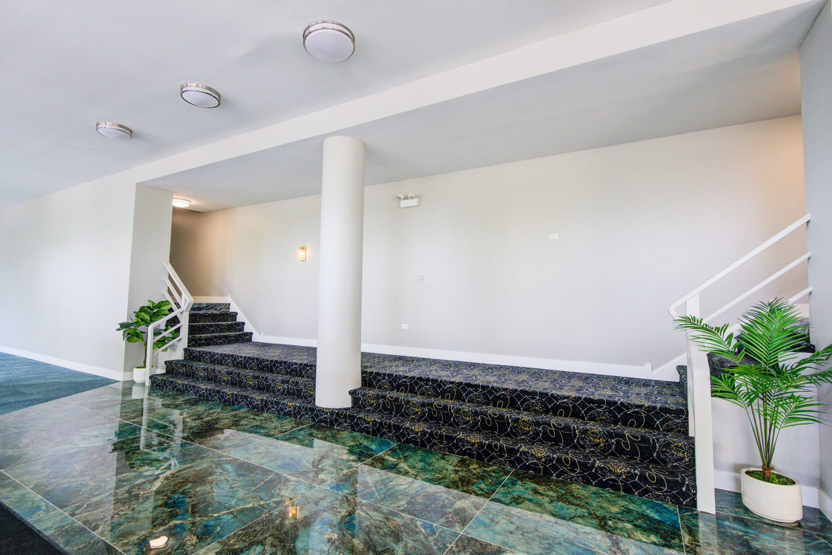7250 N Western Avenue Unit: 306