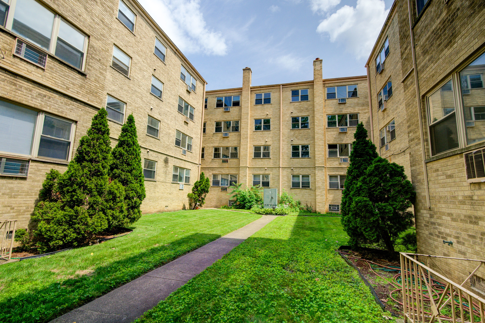 7250 N Western Avenue Unit: 306