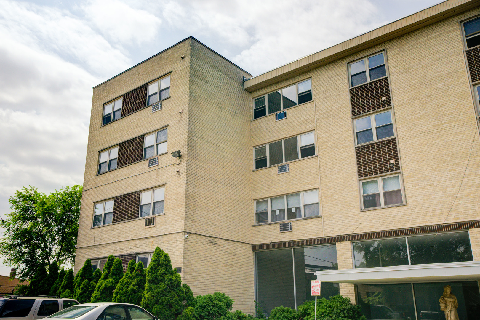 7250 N Western Avenue Unit: 306