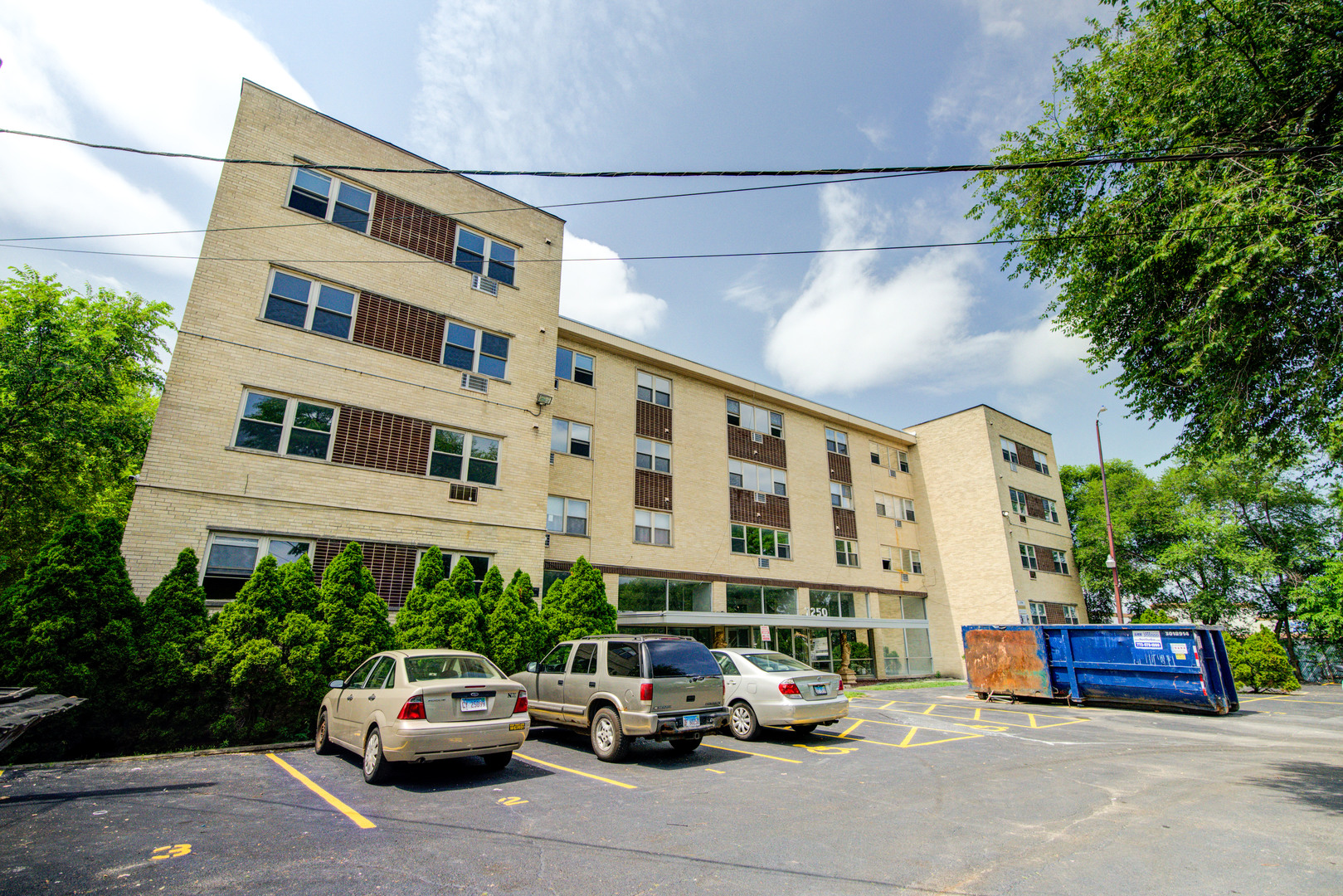 7250 N Western Avenue Unit: 306
