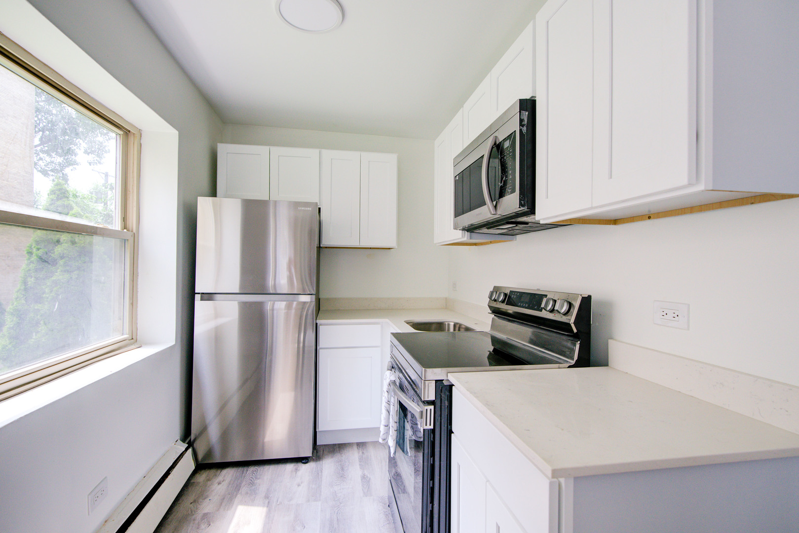7250 N Western Avenue Unit: 306