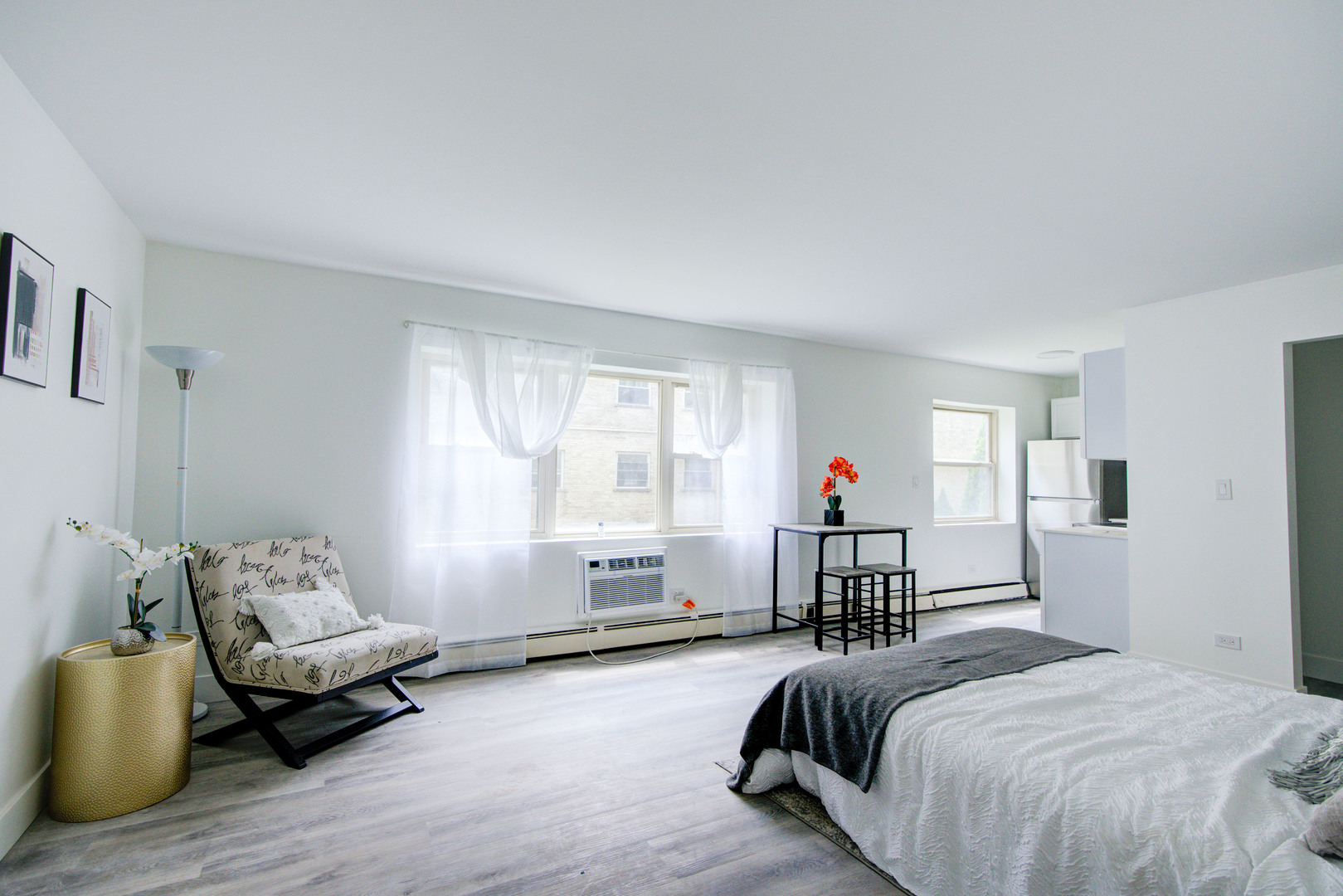 7250 N Western Avenue Unit: 306