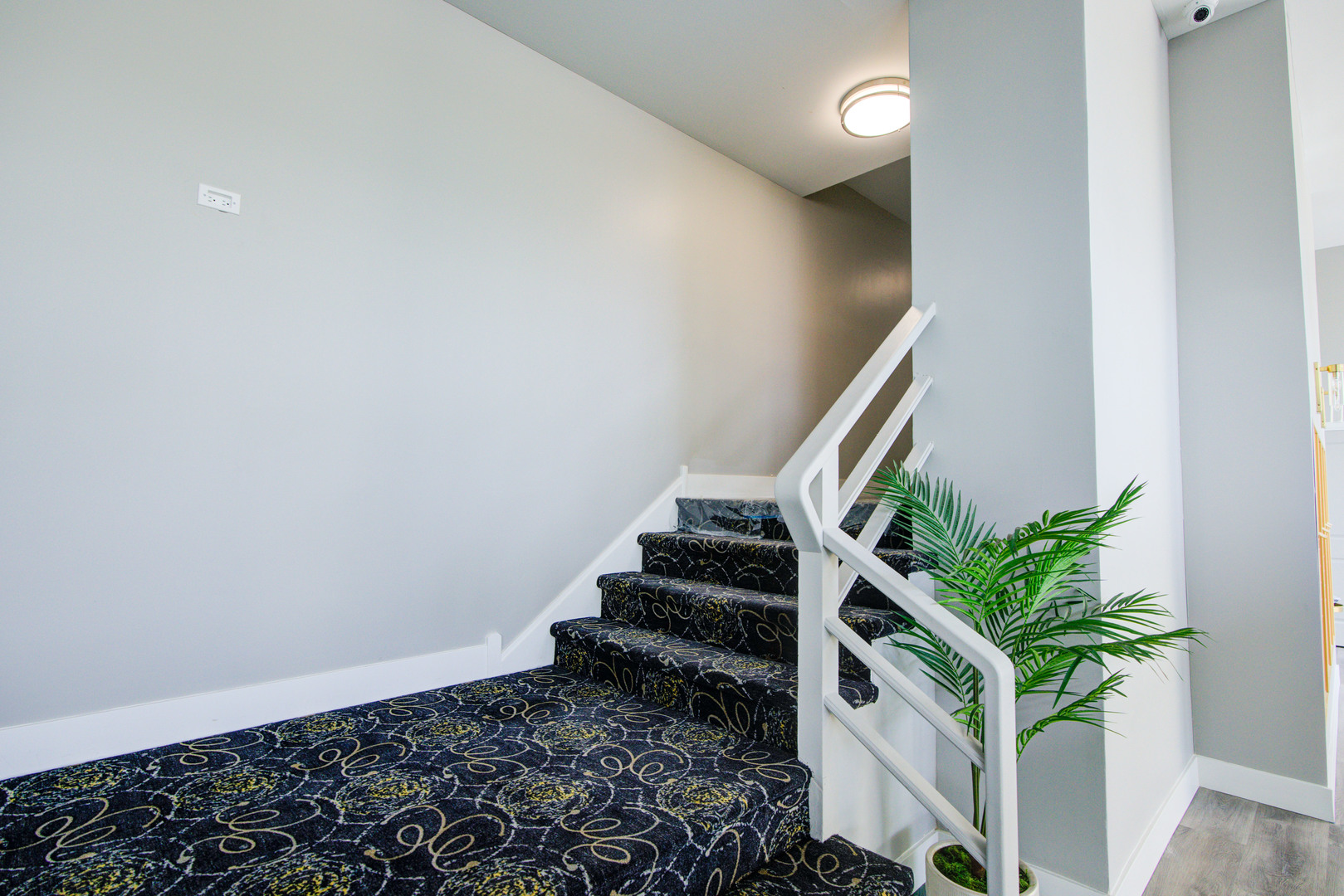 7250 N Western Avenue Unit: 306